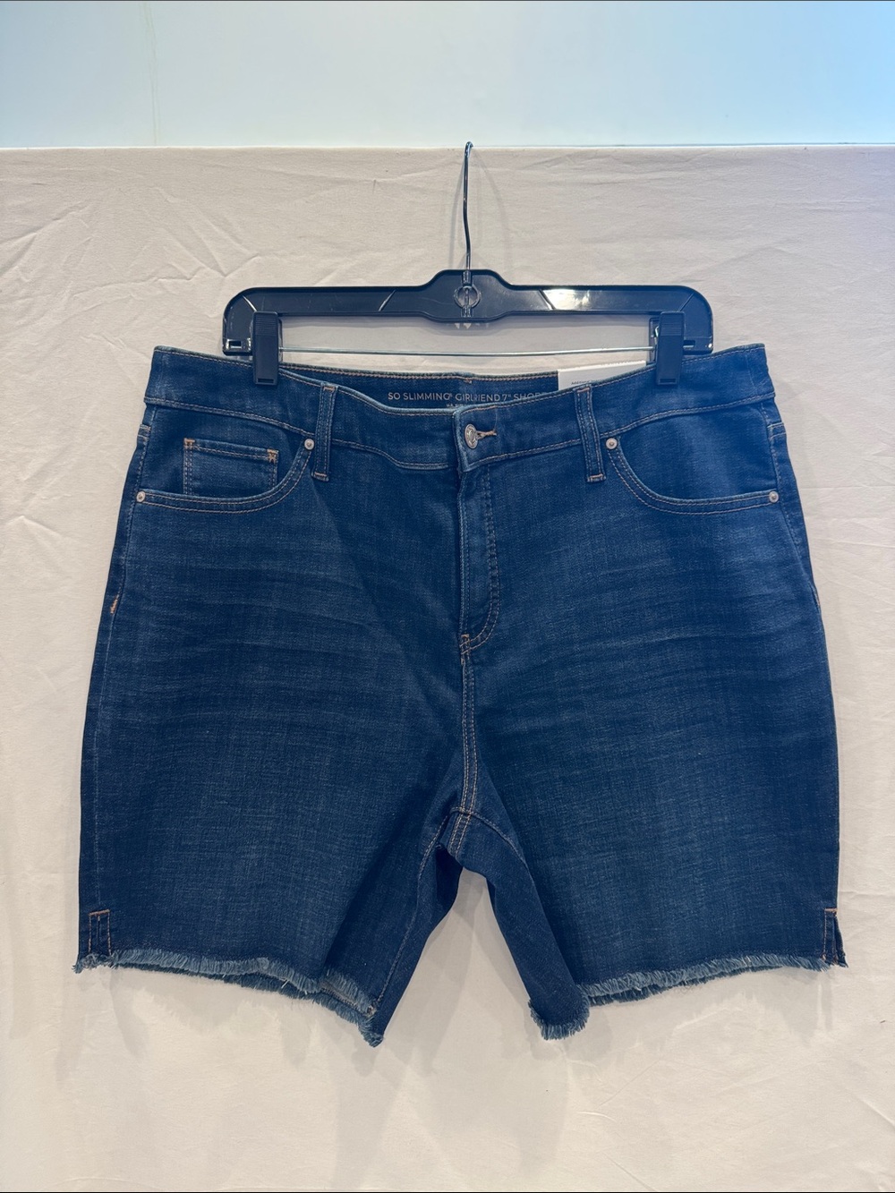 NWT Chicos Dark Blue Denim So Slimming Girlfriend Shorts, Size 2.5 Cotton Blend